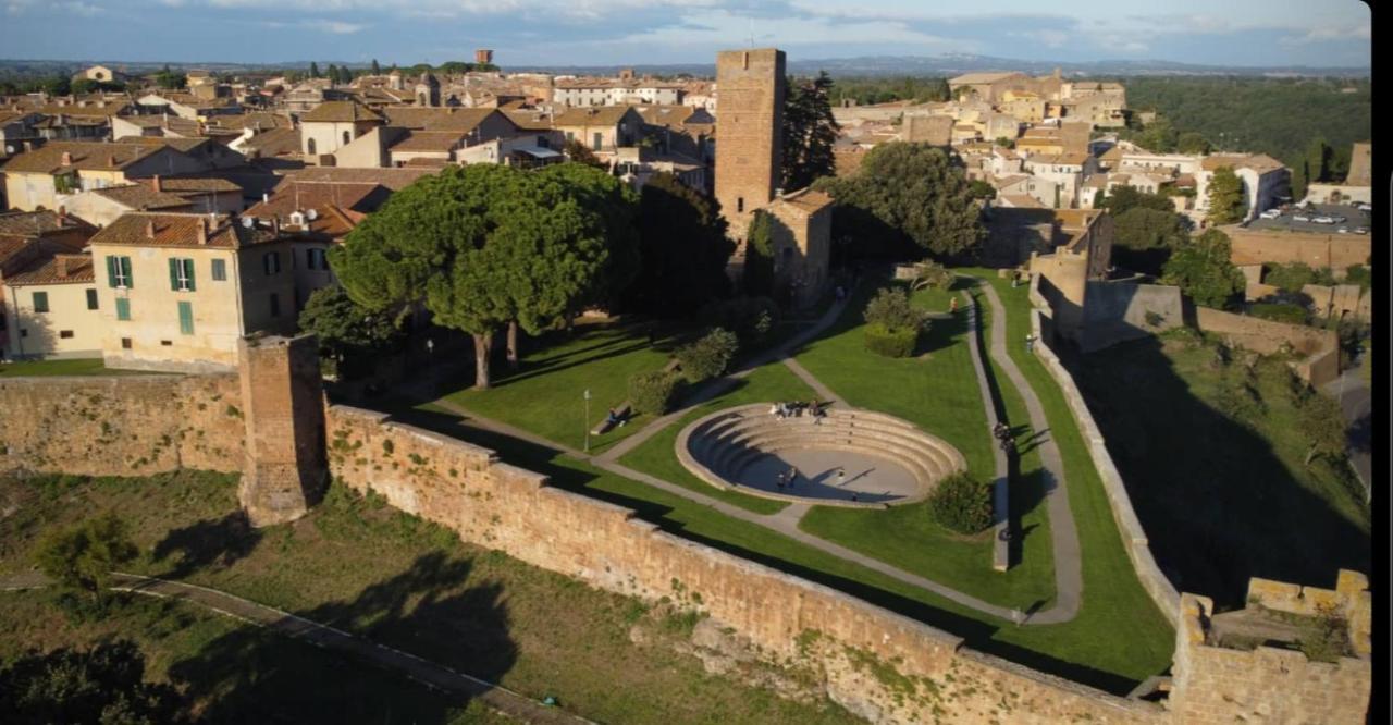 Piazza Duomo Hotel Tuscania Eksteriør billede